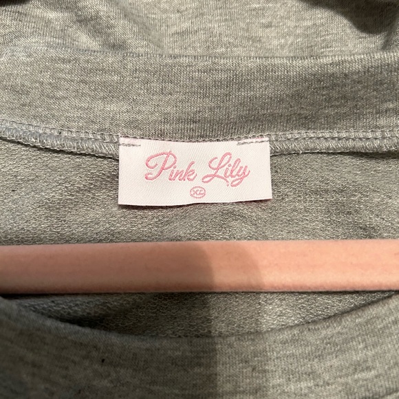 ⭐️Pink Lily lightweight sweatshirt, like new ⭐️ - Picture 2 of 3